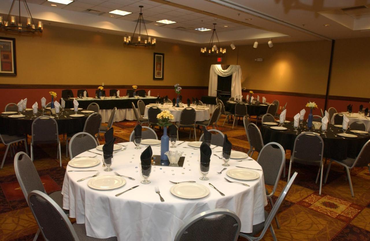 Holiday Inn Hotel & Suites Owatonna Εξωτερικό φωτογραφία